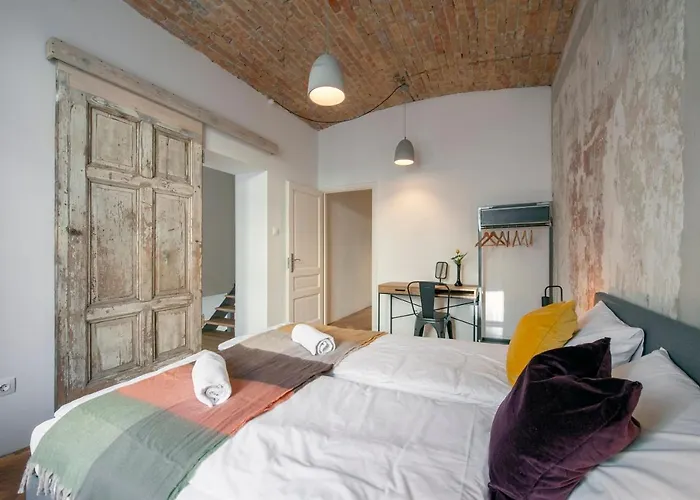 Historic Apartment In Budapest Downtown